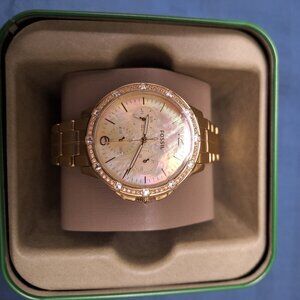 FOSSIL GOLD WATCH.NEW.